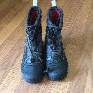 Never been worn Northface snow boots